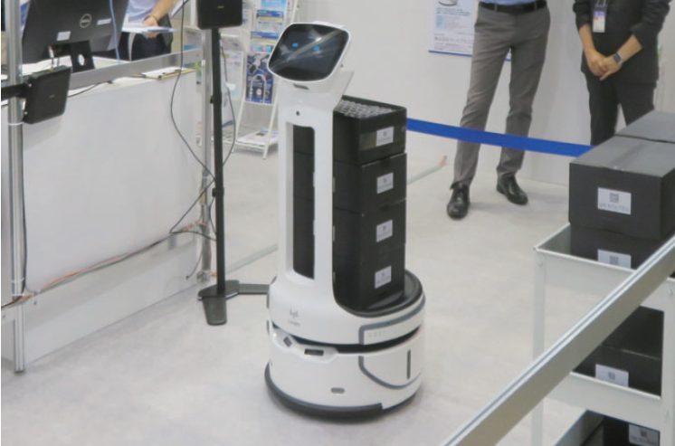 ロボットと連動した大型展示