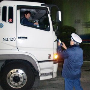 車両から降りずにドライバーを認証
