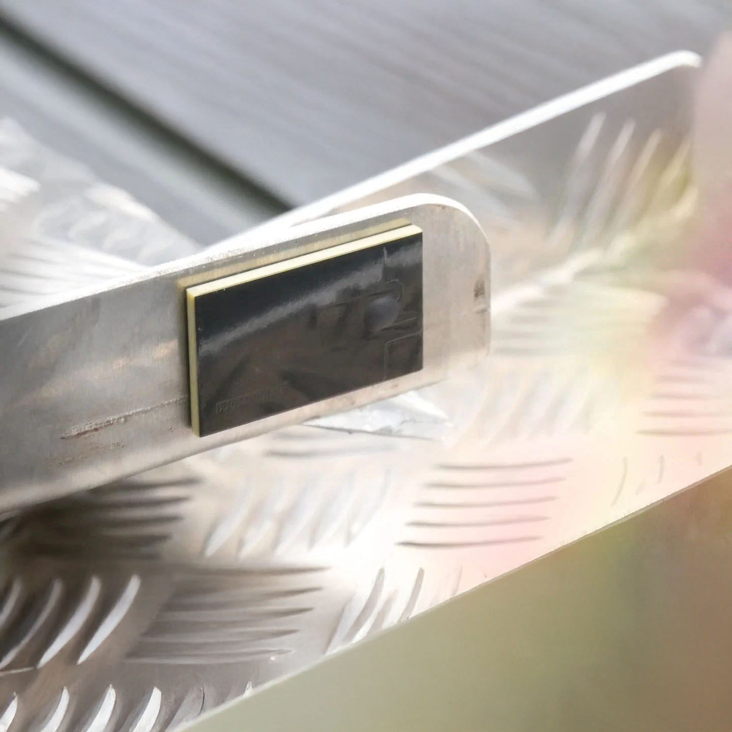 UHF帯RFID | 耐熱タグ（塗装/オートクレイブ/温浴施設） | 株式会社